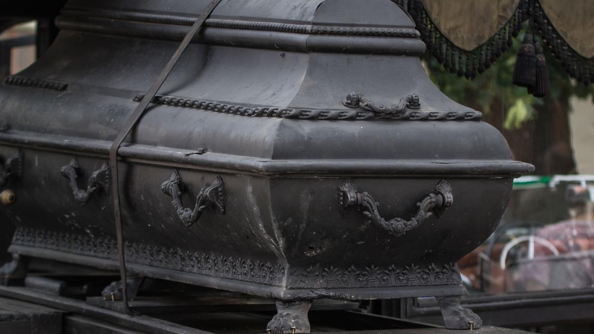 situatie absolut socanta la o inmormantare barbatul declarat decedat s a trezit in timpul ritualului