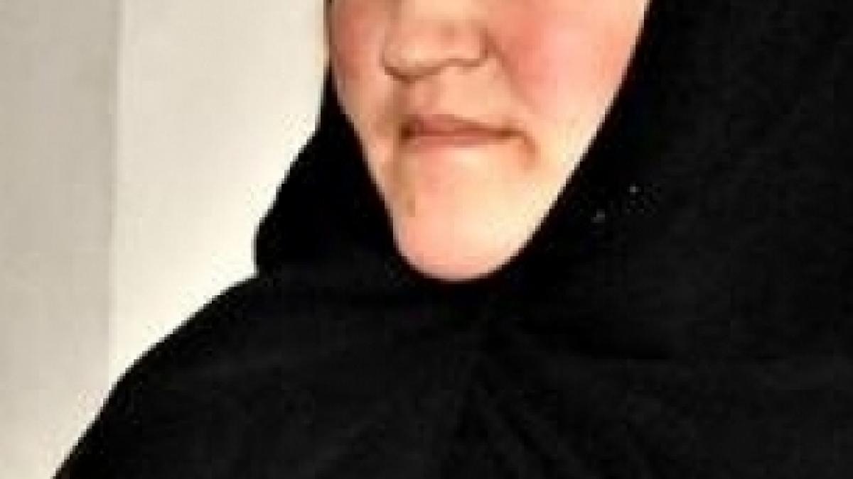 detalii cutremuratoare din viata unei maicute care a vrut sa se arunce de la etaj mama ei s a