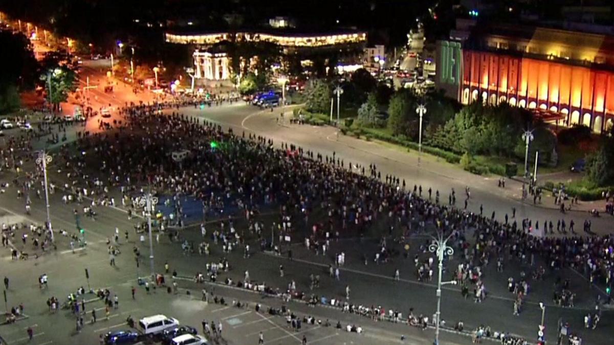 ultrasii organizati sa atace jandarmii