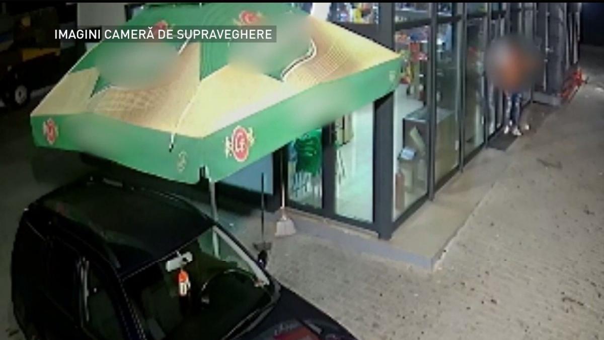 un individ a mers la cumparaturi inarmat cu o maceta