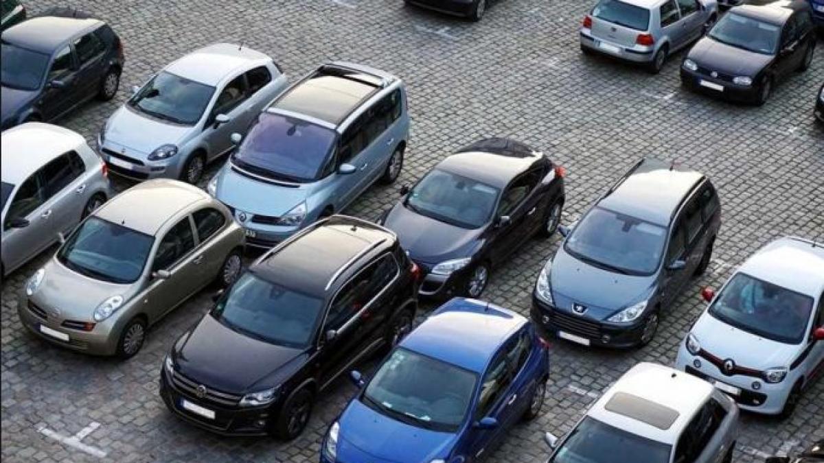 un sofer beat a facut dezastru in iasi acesta a lovit noua masini dintr o parcare