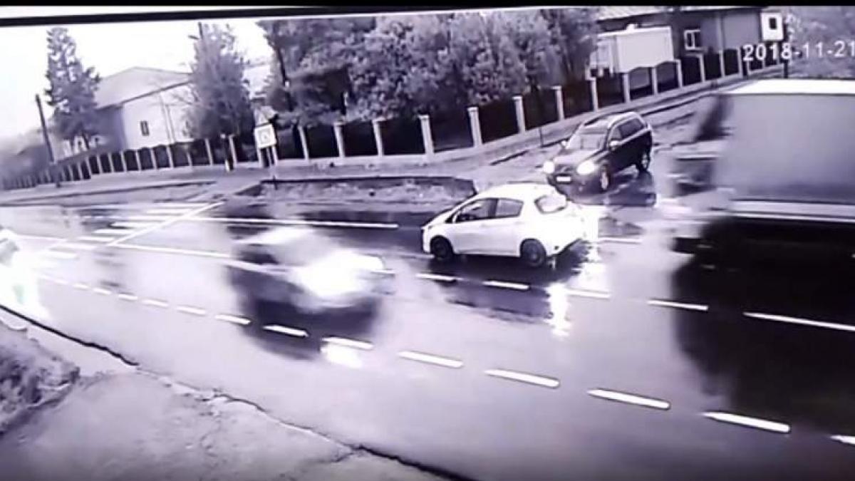 accident in buzau o soferita a intrat cu camionul in masina din fata ei explicatia femeii e