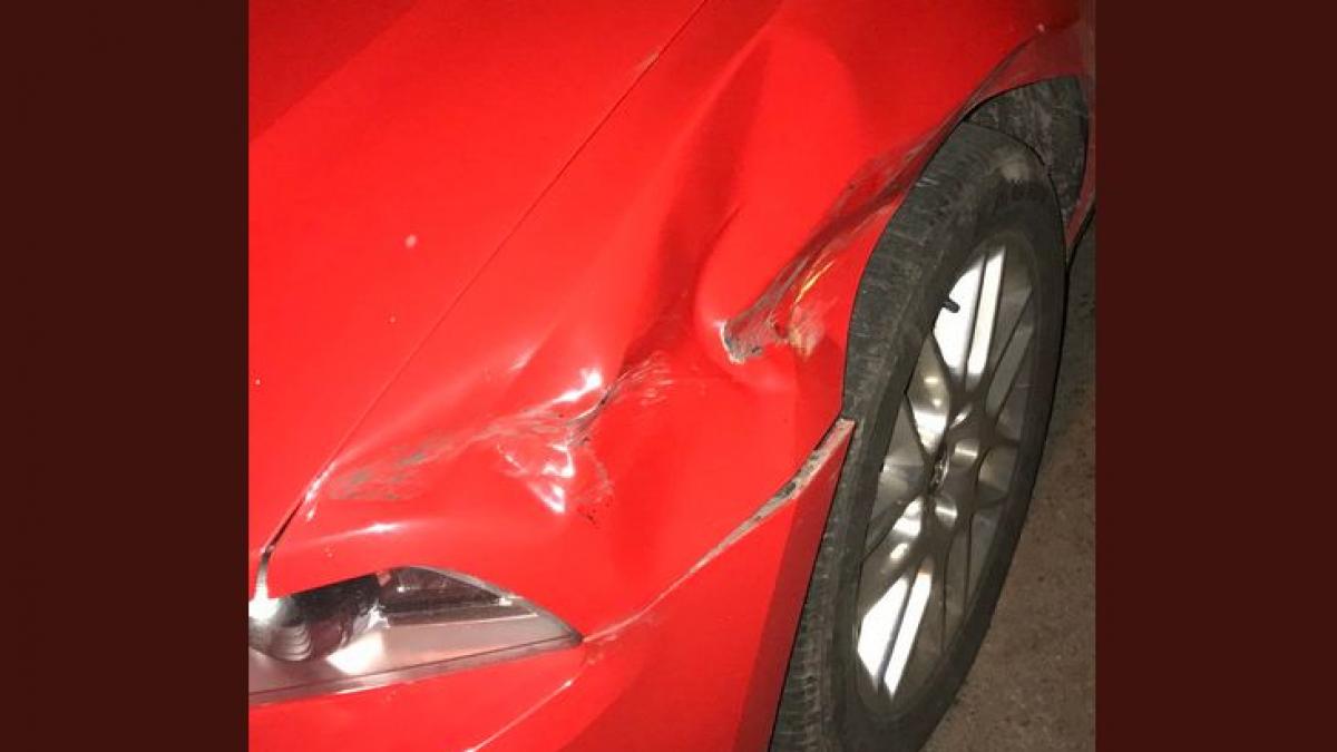 barbatul si a gasit masina lovita cand s a apropiat a vazut in geam un bilet este uluitor