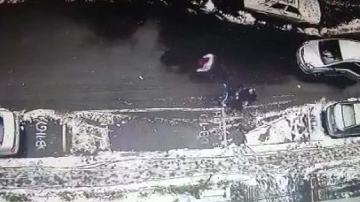 ce a facut o romanca cand a gasit un telefon de lux pe jos totul a fost filmat video