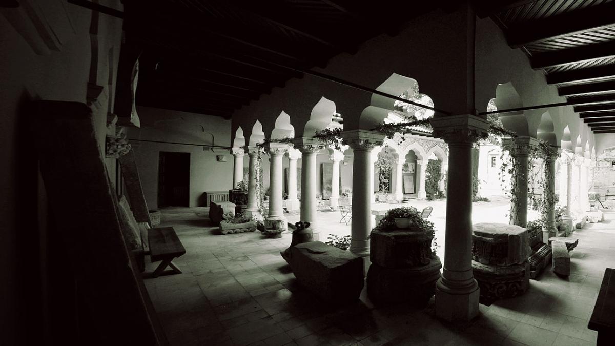 comoara din inima bucurestiului un mic monument care te cucereste pe deplin