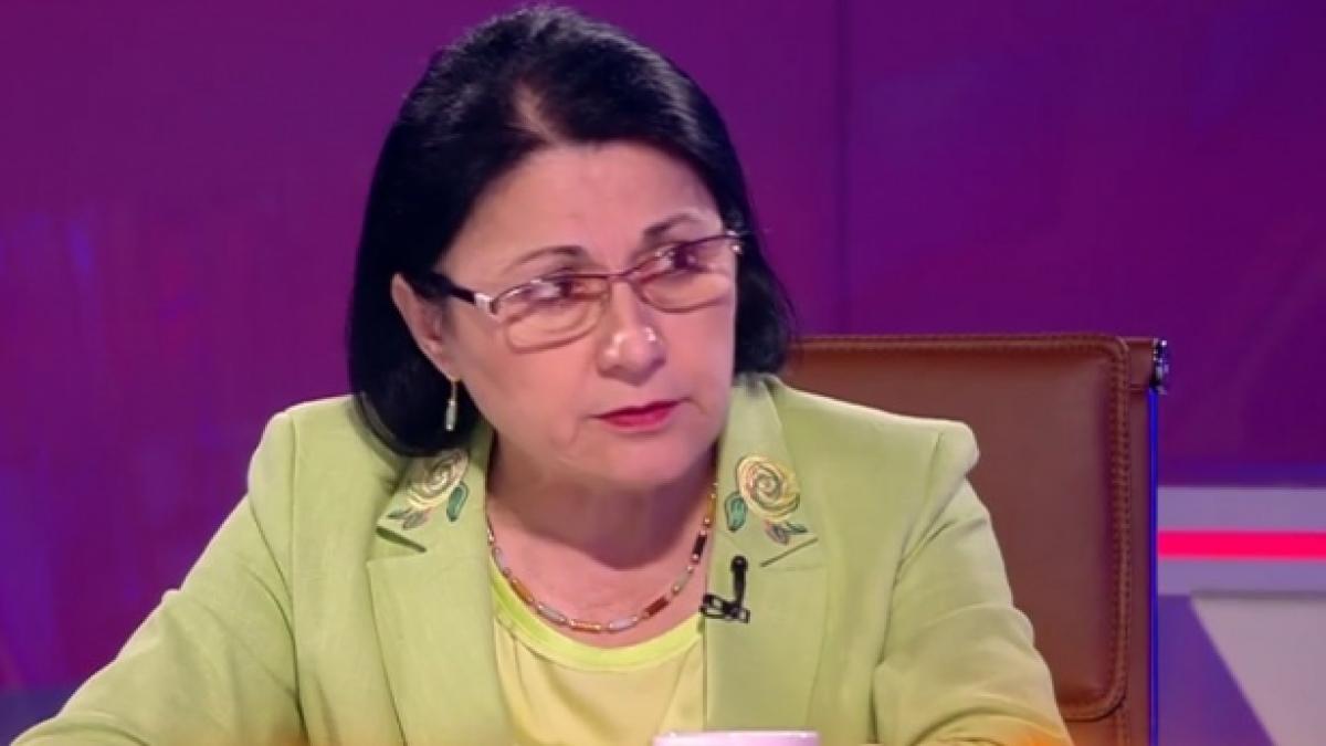 ecaterina andronescu ministrul educatiei vrea sa modifice radical programul elevilor