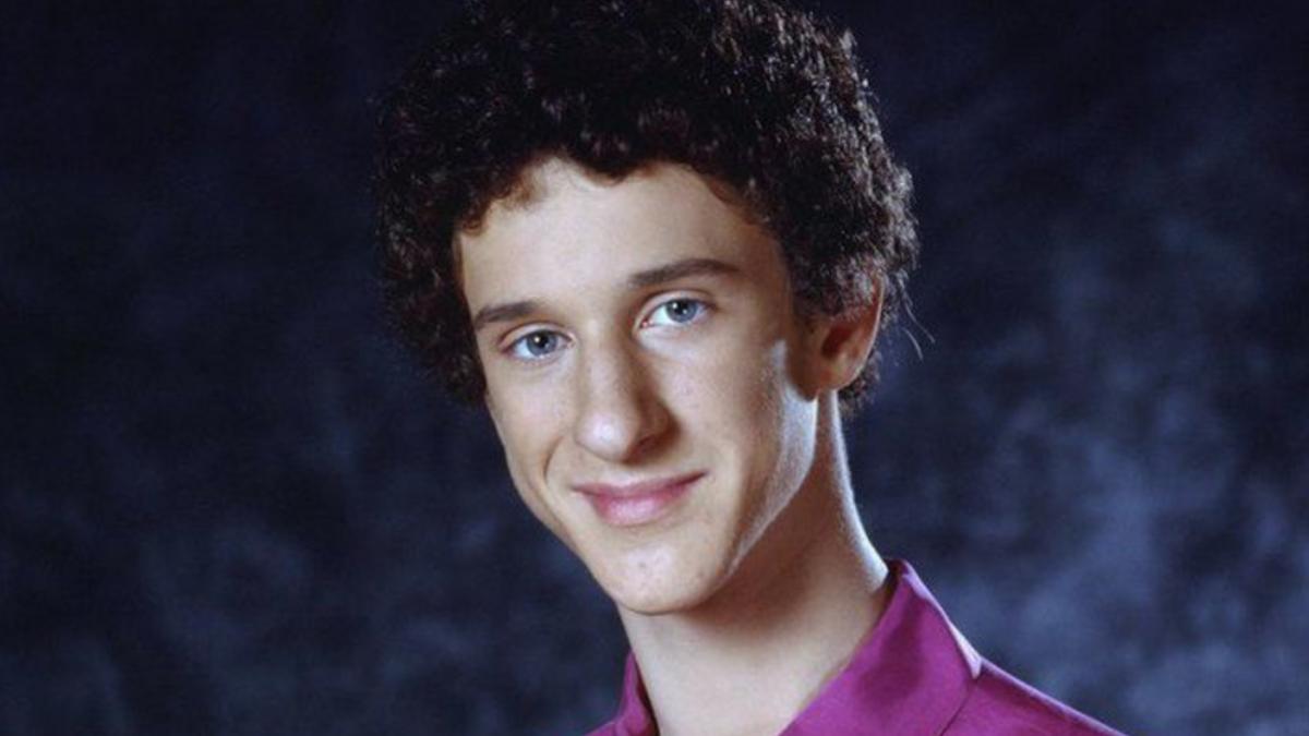 il mai stiti pe screech din salvati de clopotel iata cum arata si ce face in prezent dupa ce a