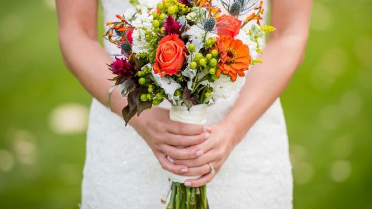 scandal urias la facebook o minora a fost vanduta pe reteaua de socializare pentru a fi luata de