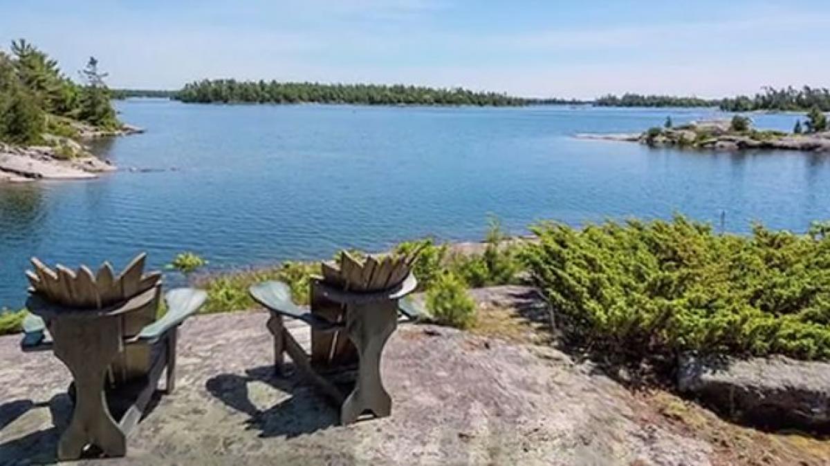 se vinde cea mai romantica insula cat costa