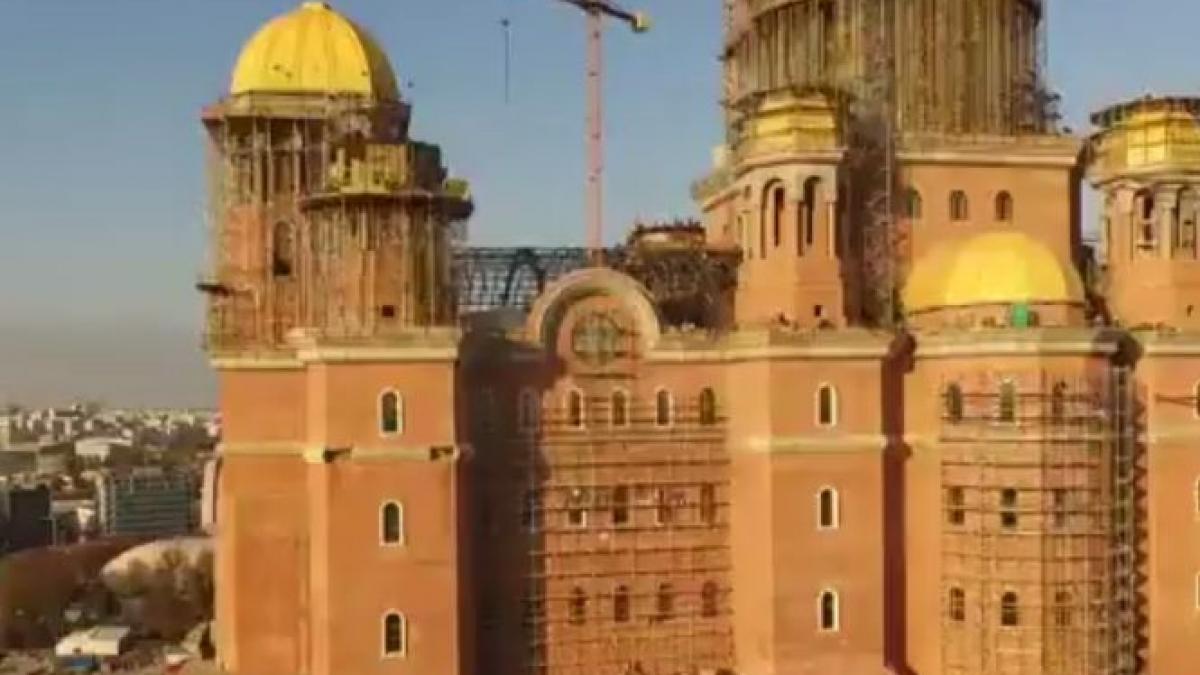 catedrala mantuirii neamului are sase clopote cel mai mare dintre ele se va auzi in jumatate de