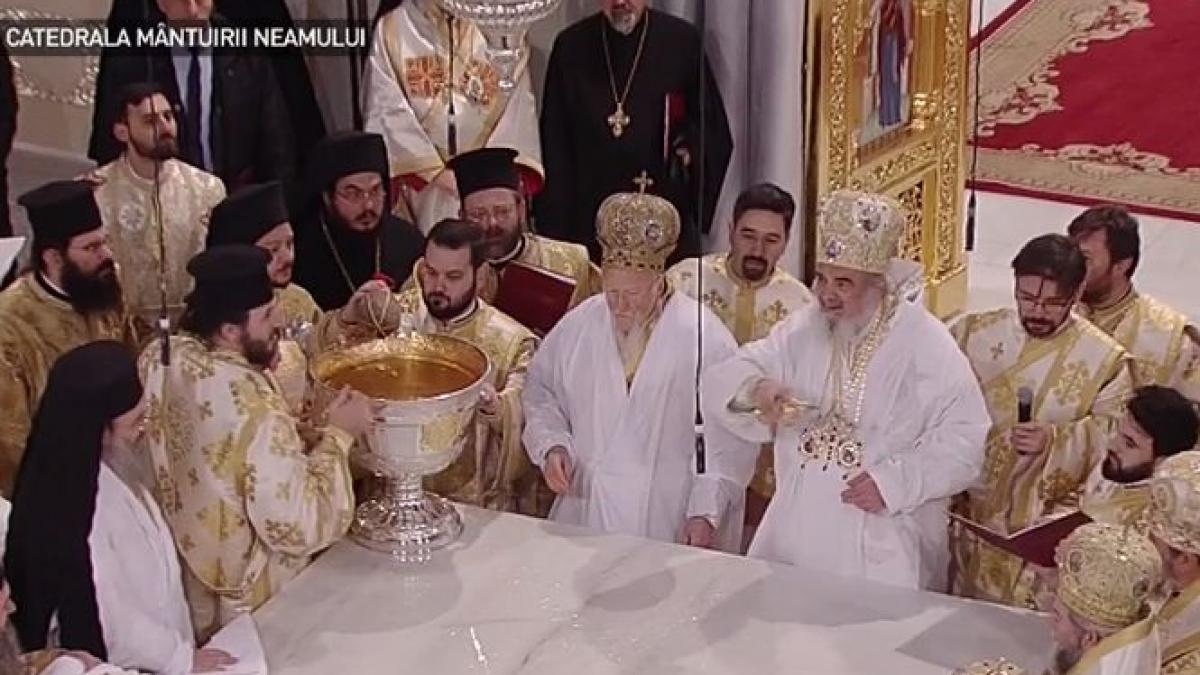 imagini impresionante de la catedrala manturii neamului