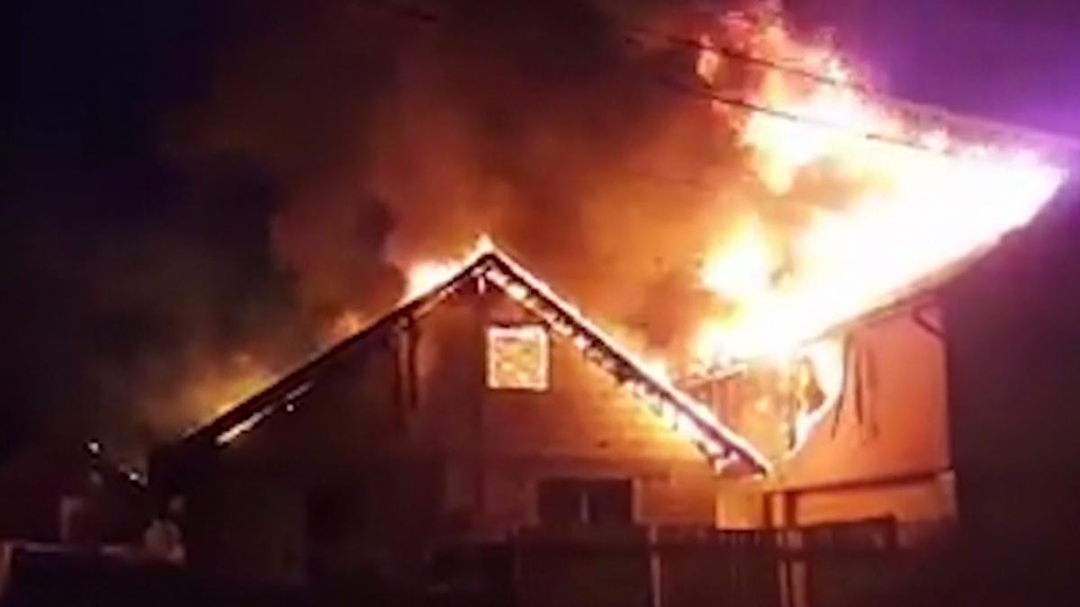 incendiu violent in baia mare doua case au fost cuprinse de flacari video