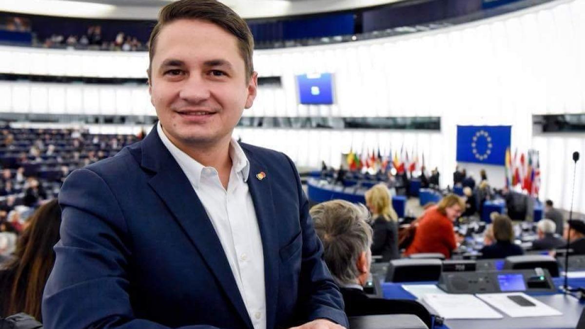 comisia europeana somata de europarlamentarul emilian pavel sa spuna de unde ia informatiile care