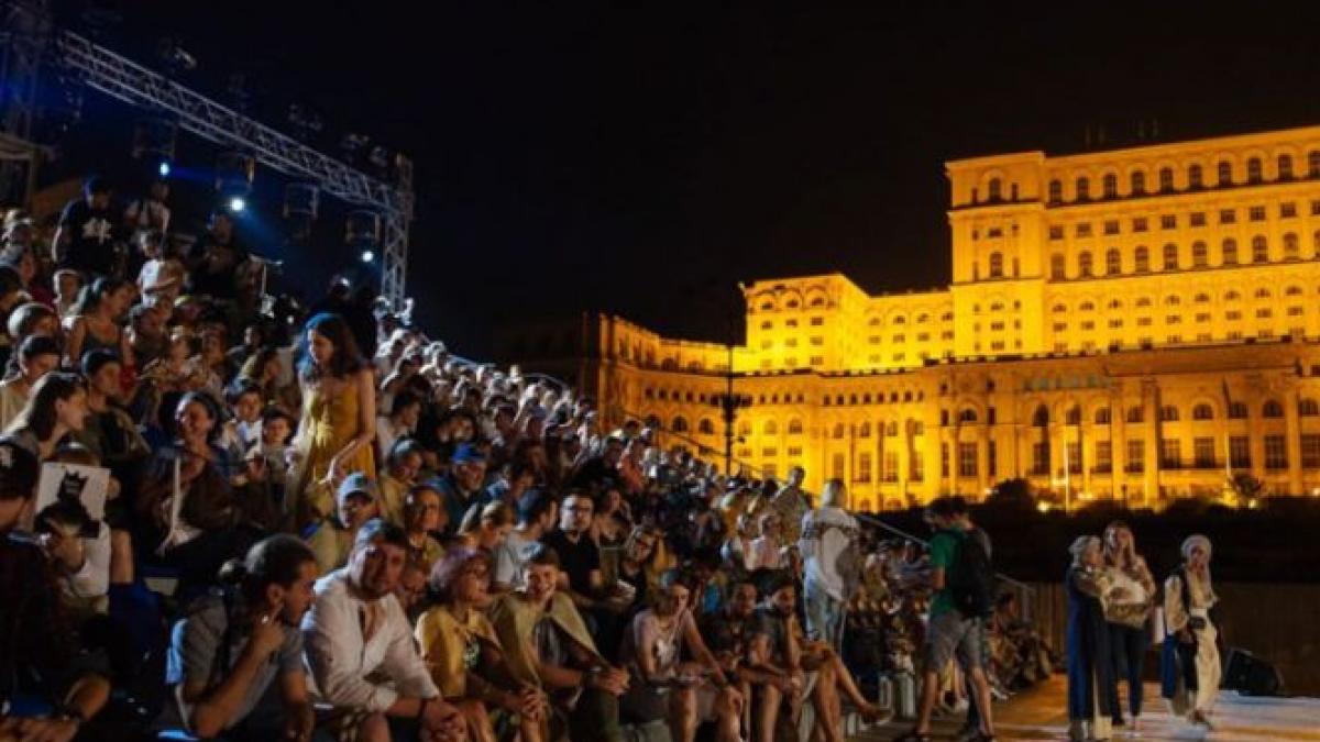 eroul zilei teatrul excelsior a intrat in cartea recordurilor