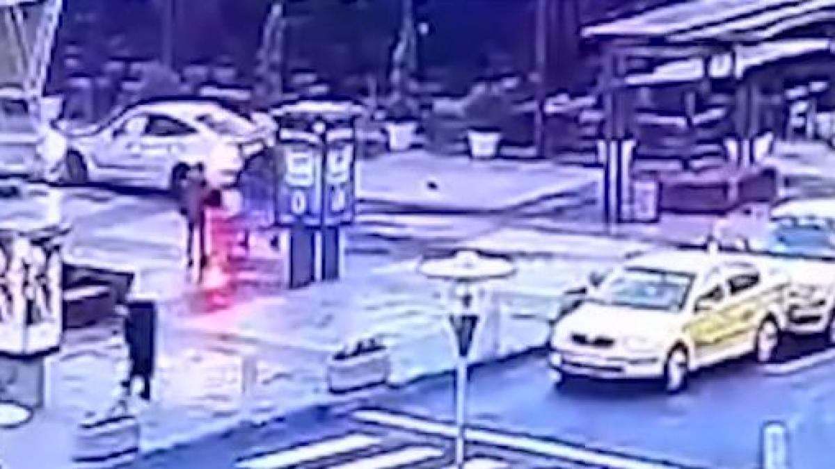 tragedie evitata in ultima clipa imagini socante filmate in parcarea unui mall din capitala