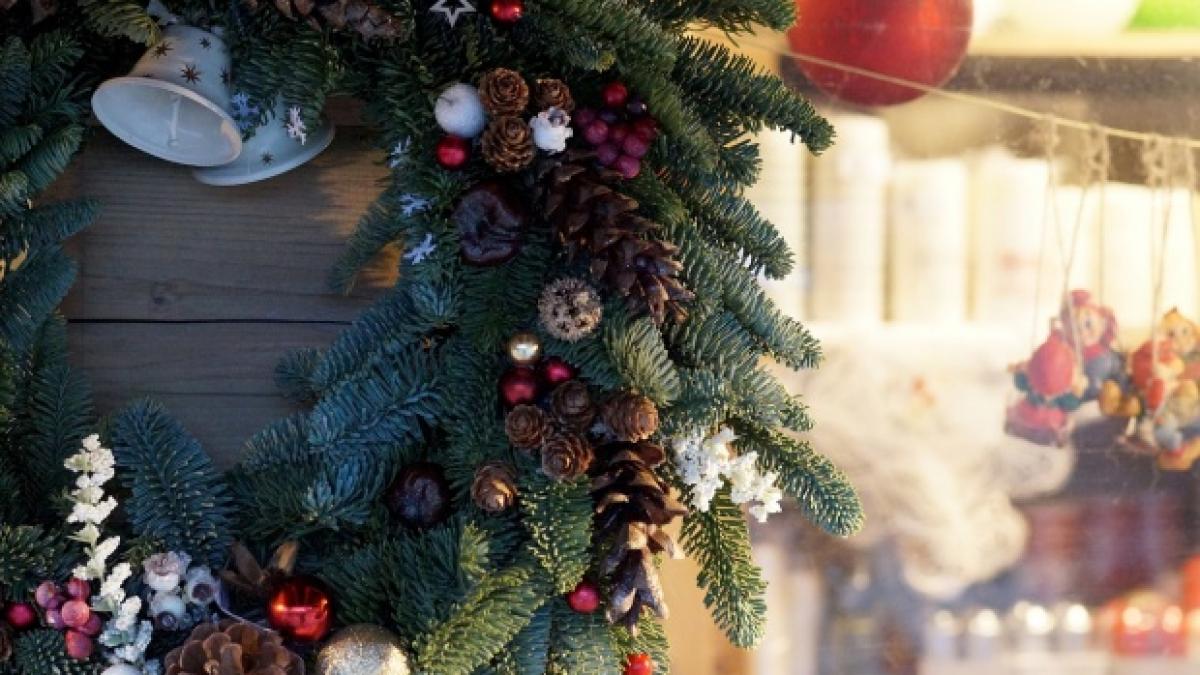 vineri vor fi aprinse luminitele de sarbatori 2018 2019 si se va deschide targul de craciun in