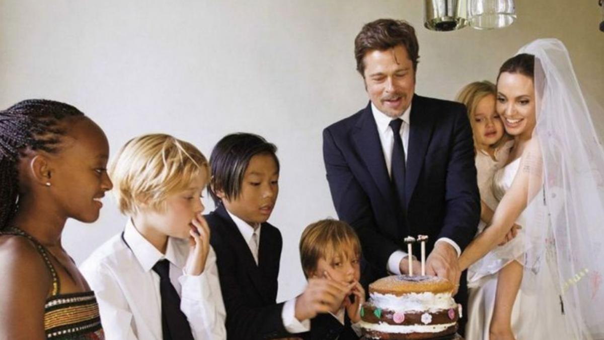 angelina jolie si brad pitt au luat legatura cu cel care i a casatorit iata cu ce ii ajuta