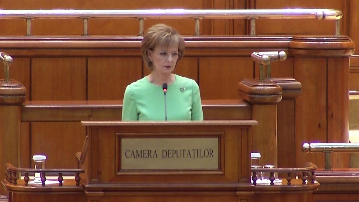 custodele coroanei familia regala e implicata profund si durabil in consolidarea locului romaniei