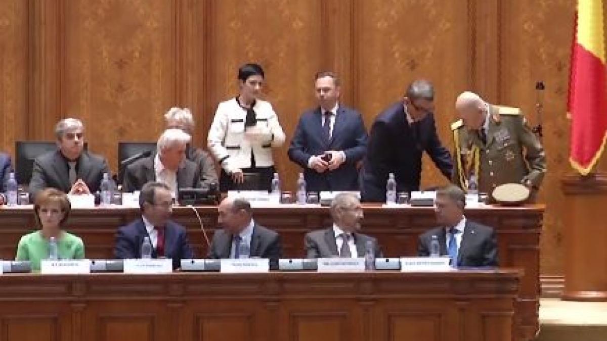 tensiuni uriase inaintea sedintei solemne sefii parlamentului nu l au intampinat pe iohannis