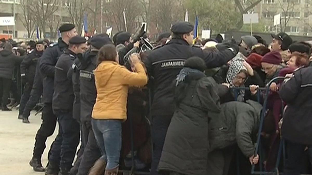 incidente la catedrala mantuirii neamului credinciosii au rupt cordoanele de jandarmi