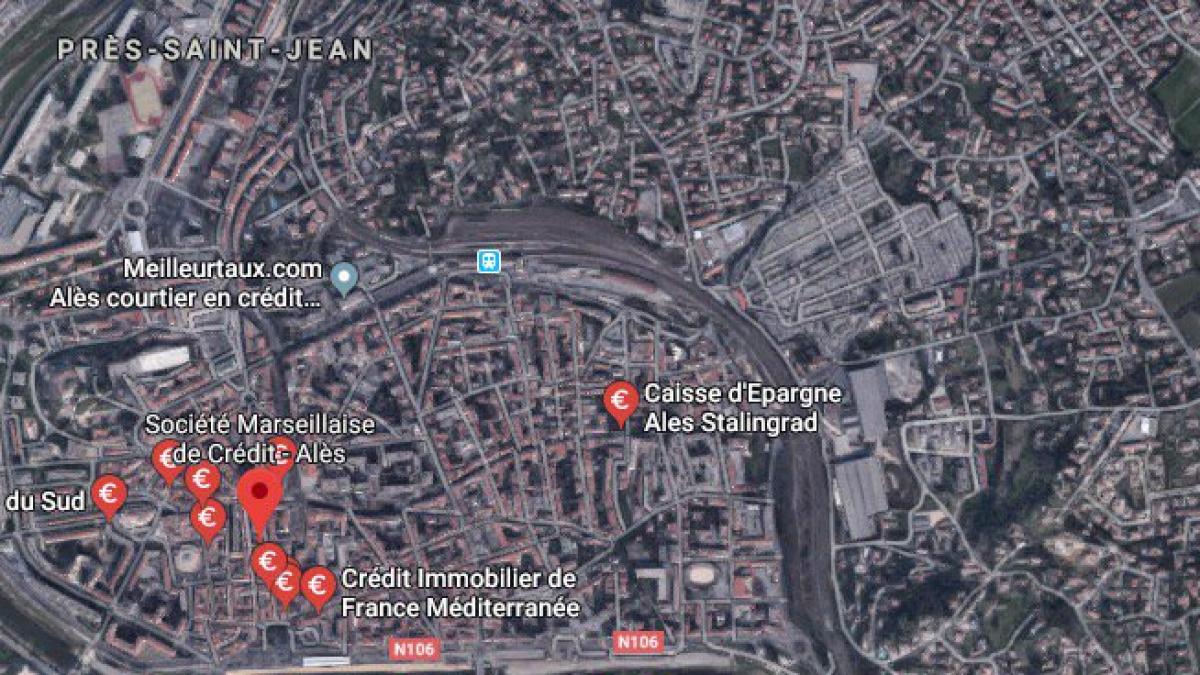 o femeie s a baricadat intr o banca din franta si ameninta ca arunca cladirea in aer