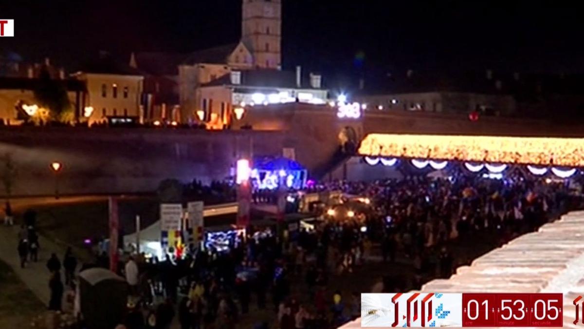 ceremonia de la alba iulia a inceput klaus iohannis patriarhul daniel si patriarhul ierusalimului