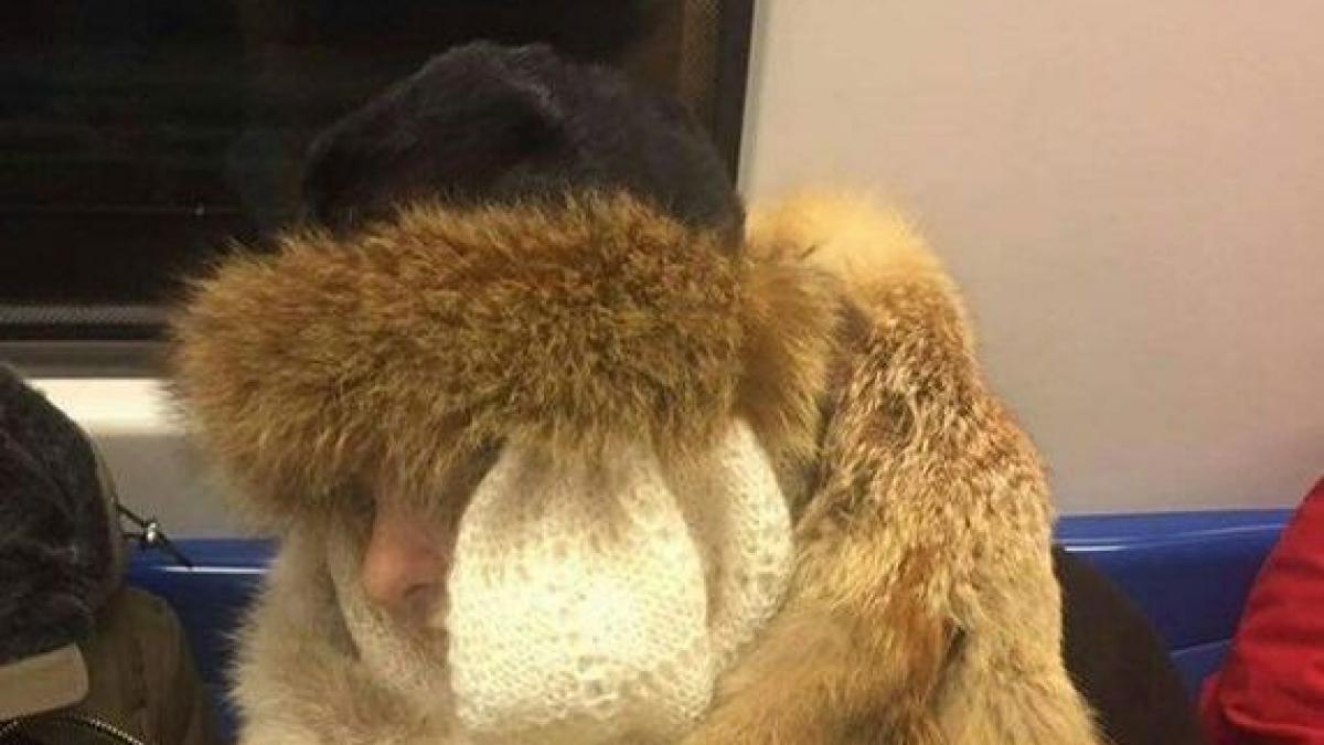 cum a aparut o bucuresteanca la metrou in plina iarna toti calatorii se holbau la ea