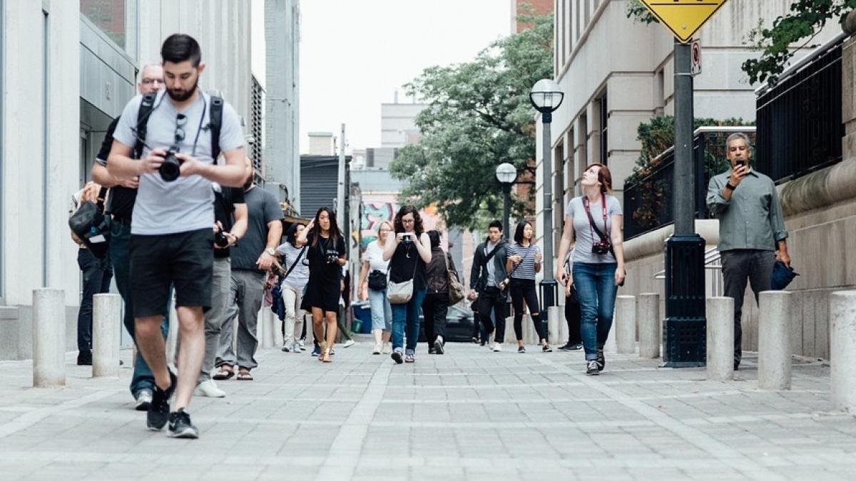 cum reactioneaza romanii cand isi intalnesc conationalii in alta tara
