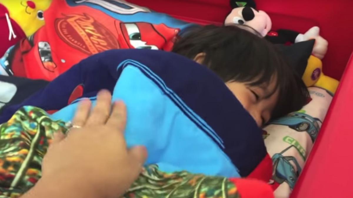 pustiul minune de pe youtube a facut o adevarata avere pe platforma video