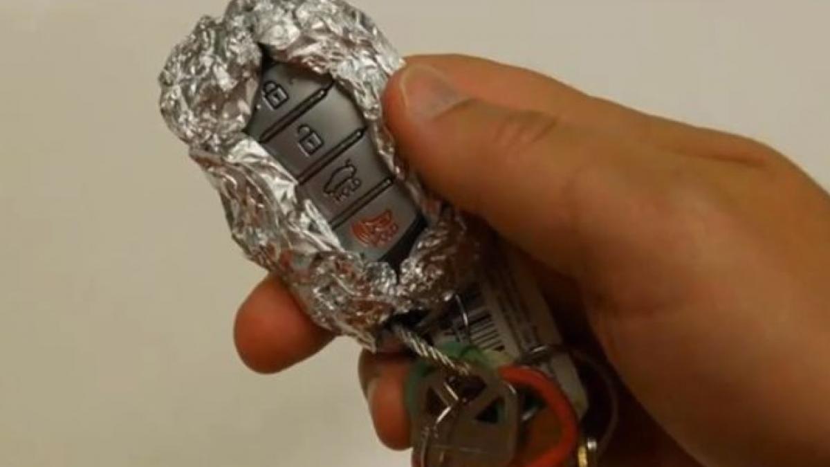 de ce ne recomanda specialistii sa invelim cheile masinii in folie de aluminiu sigur nu stiai asta