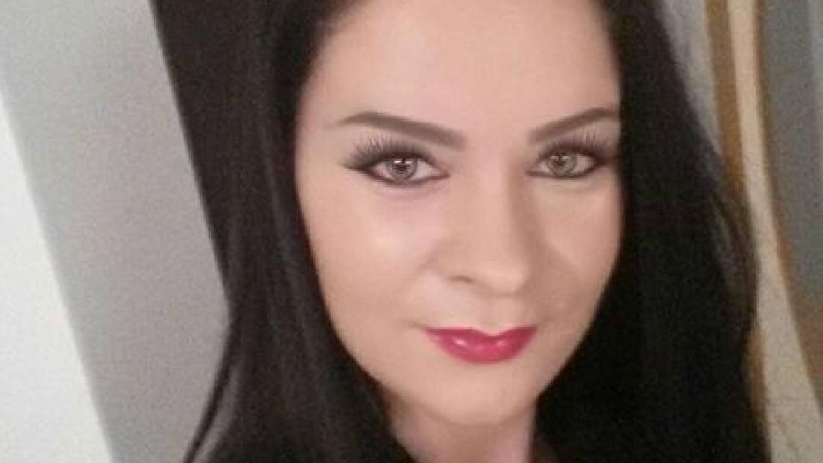 pe 21 octombrie marcela si cornel isi sarbatoreau fiica si erau extrem de fericiti astazi