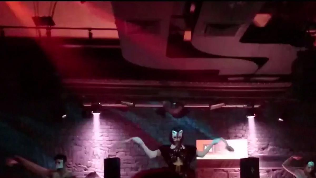 imagini in exclusivitate din clubul bucurestean unde s a prabusit un tavan tinerii au petrecut fara