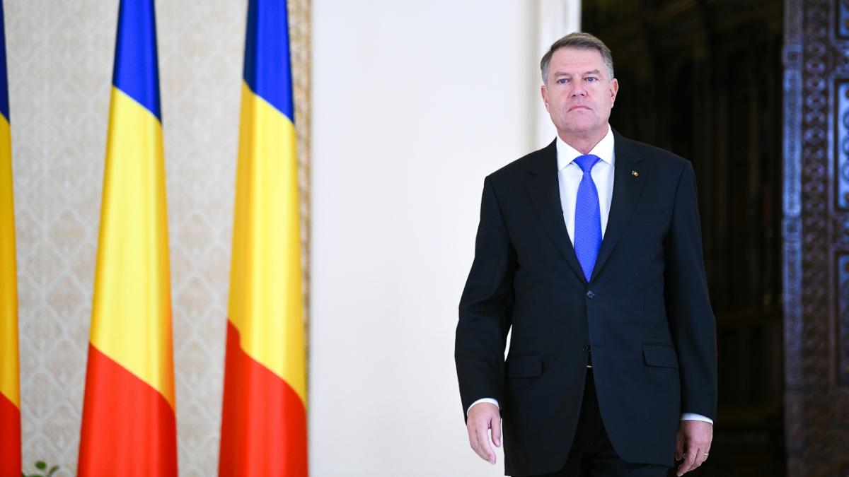 klaus iohannis problema este ca romania nu are prim ministru guvernul este condus de infractorul