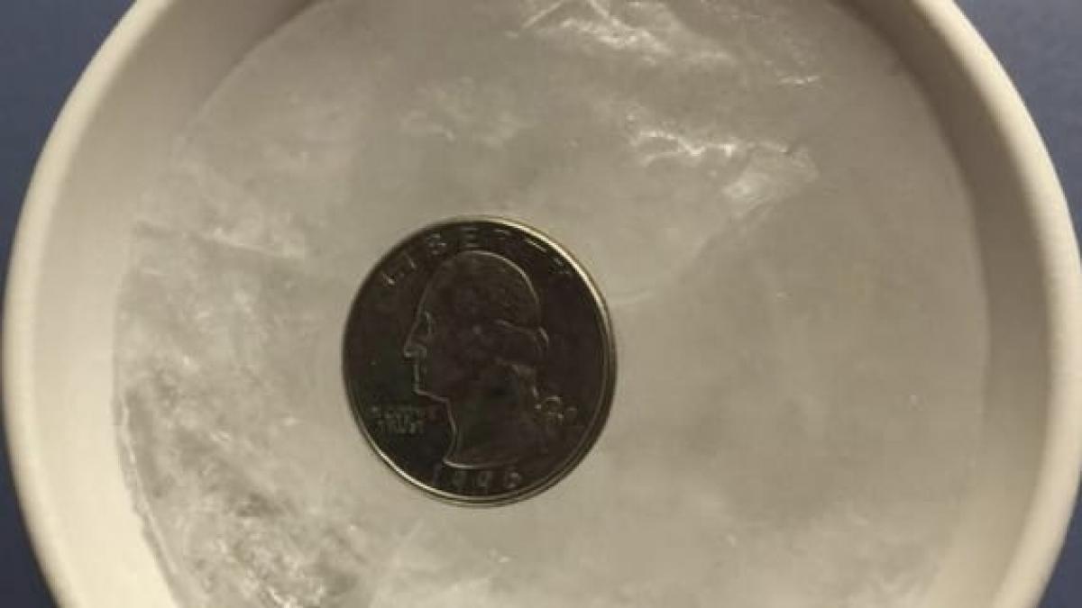 motivul pentru care trebuie sa pui in frigider un pahar cu apa si o moneda