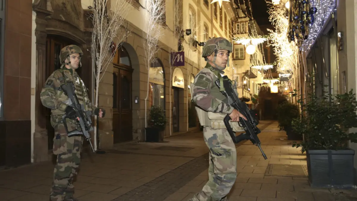 alerta de securitate ridicata la strasbourg atacatorul de la targul de craciun este inca in