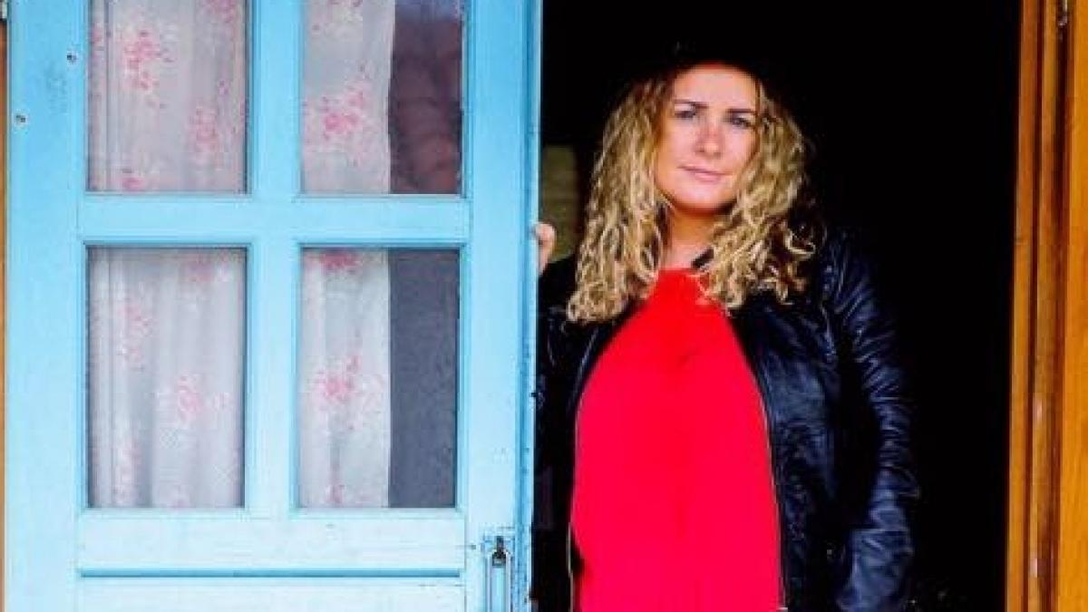 A vrut să meargă în vacanță cu fiica ei, dar nu a ținut cont de o regulă importantă. Minorei i-a fost interzis accesul într-un avion