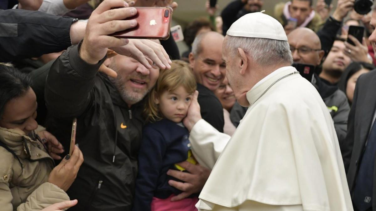 dupa ce a fost ar fi fost trimis la plimbare de iohannis si dancila papa francisc a ales sa