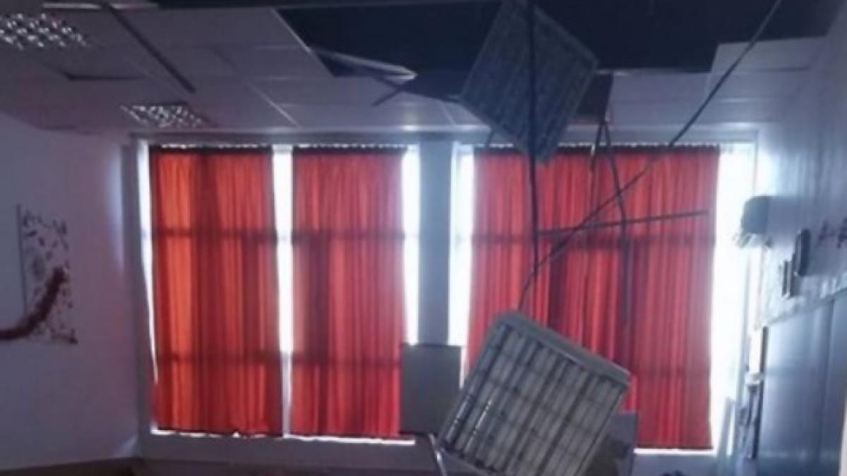 tavan prabusit peste elevii unui liceu din buzau am auzit cum se crapa