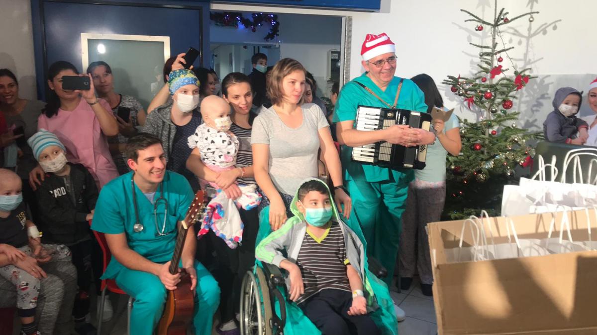 medicii de la fundeni surpriza pentru copiii internati in spital foto