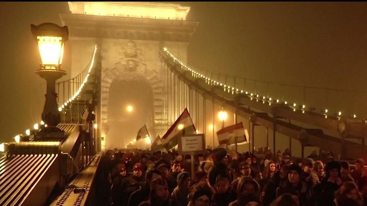 oamenii budapesta anunta noi proteste ajunge cu minciunile ajunge cu orban si cu aceasta mizerie