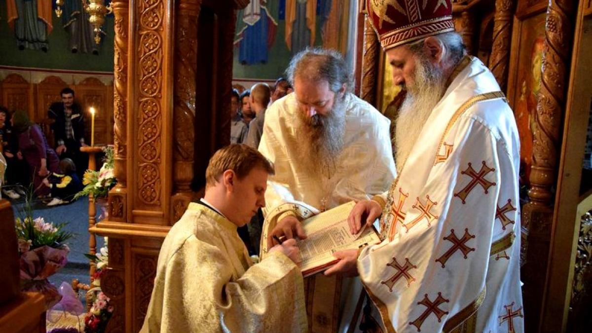 gest socant facut de un preot din iasi in postul craciunului preoteasa a chemat pompierii sa sparga