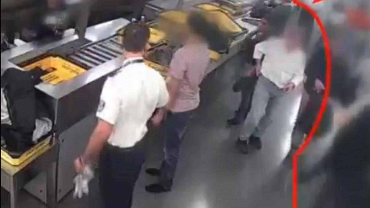 a reusit sa fure 8000 de euro in zece secunde pe aeroport toata scena a fost filmata