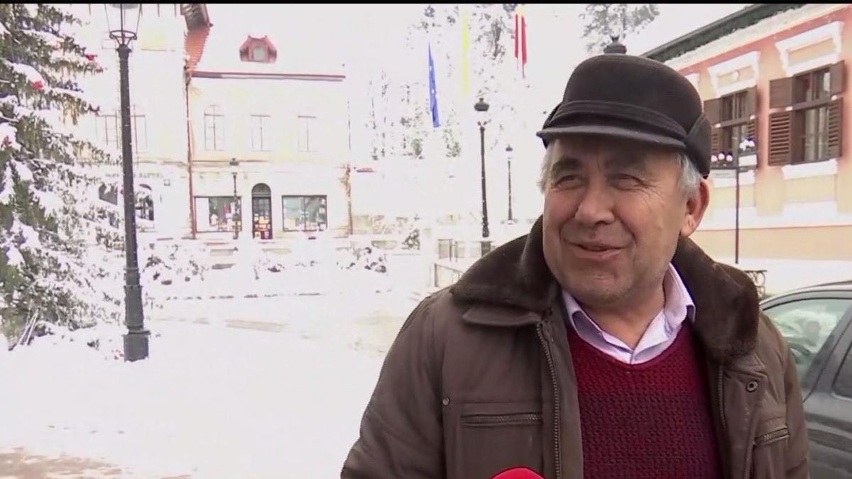 un barbat a vrut sa si plateasca taxele cu un porc