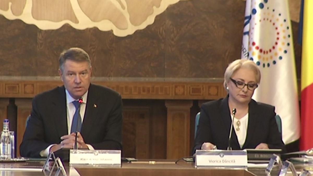 ce facea viorica dancila in timp ce iohannis vorbea