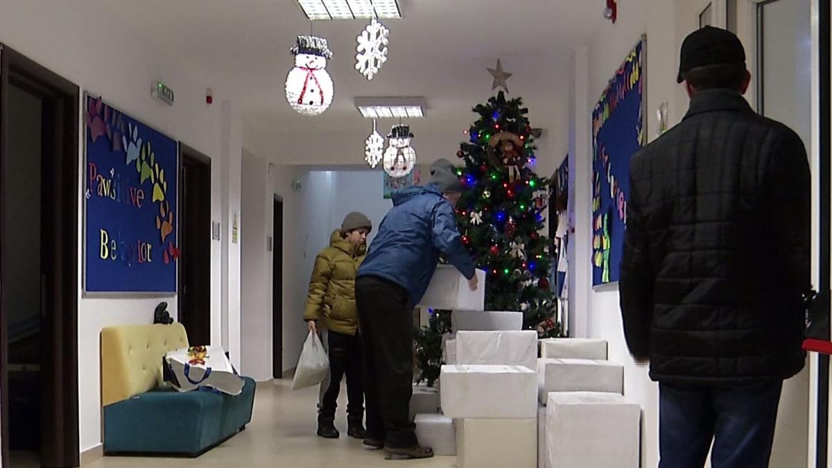 copiii au dat in dar bucurie la cutie