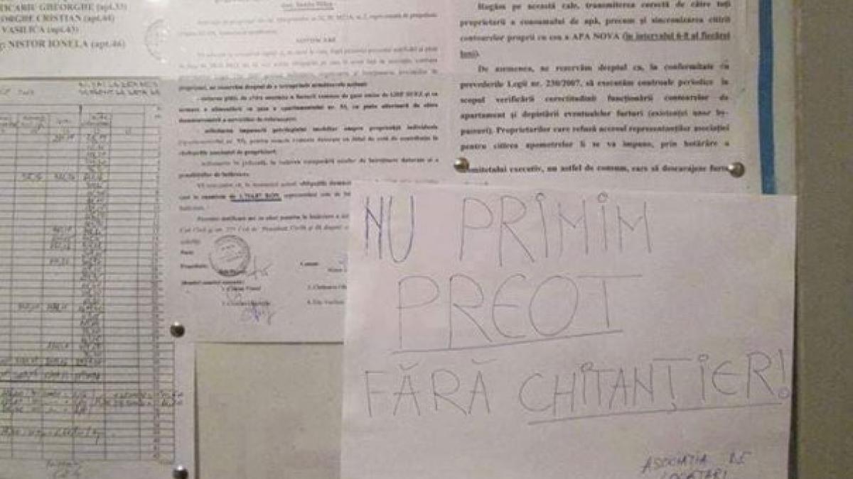 mesajul lasat la avizier de locatarii unui bloc din iasi pentru preotii care vin sa sfinteasca