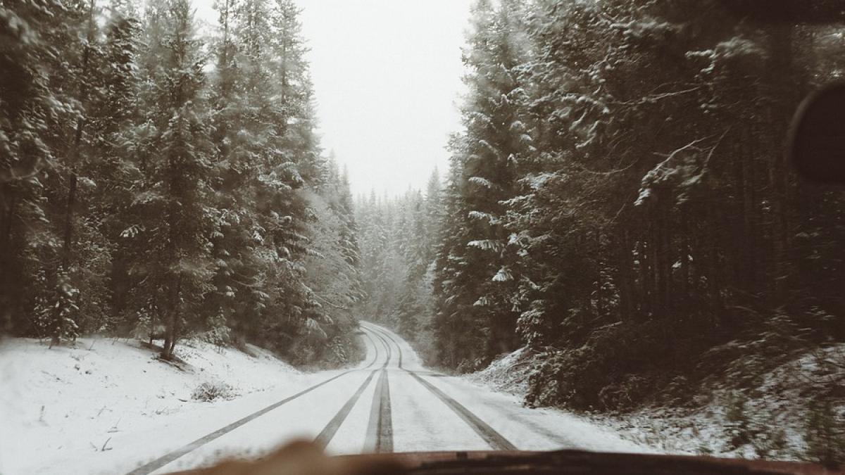 pleci cu masina pe vreme rea multi romani uita sa aiba asta in masina