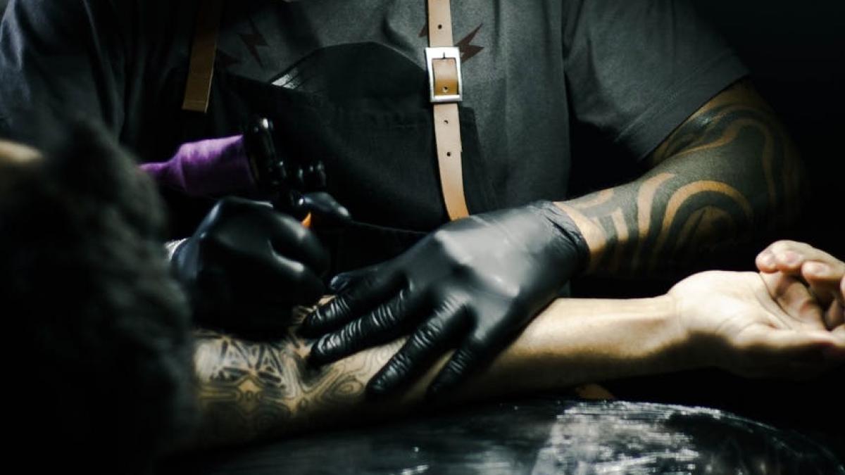 riscuri uriase de imbolnavire din cauza tatuajelor ce recomanda specialistii