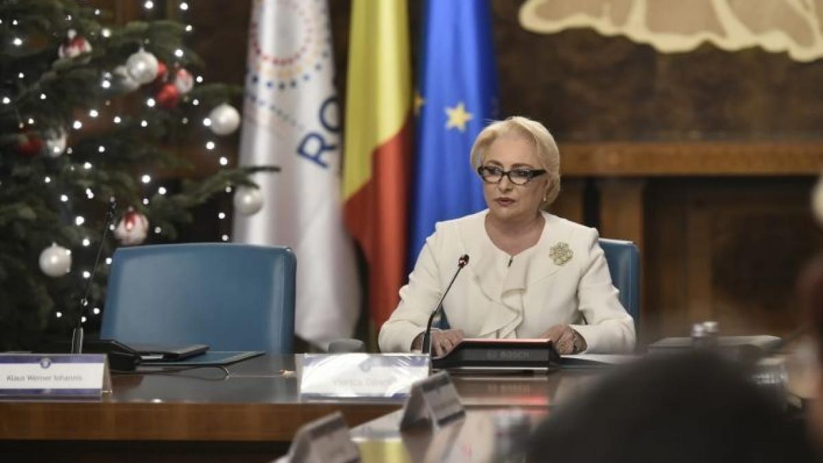 cum l a umilit viorica dancila pe presedintele klaus iohannis la sedinta de guvern