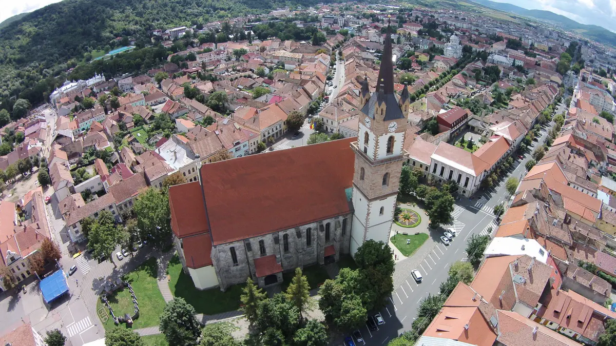 obicei inedit in bistrita nasaud colinde in cimitir in ajunul craciunului